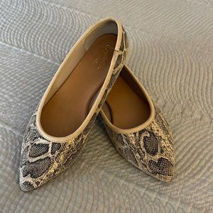 Seychelles Snakeskin flats. Women’s size 8